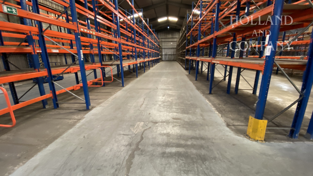 Lagerfläche im Dorf Madunice, 5000 m²