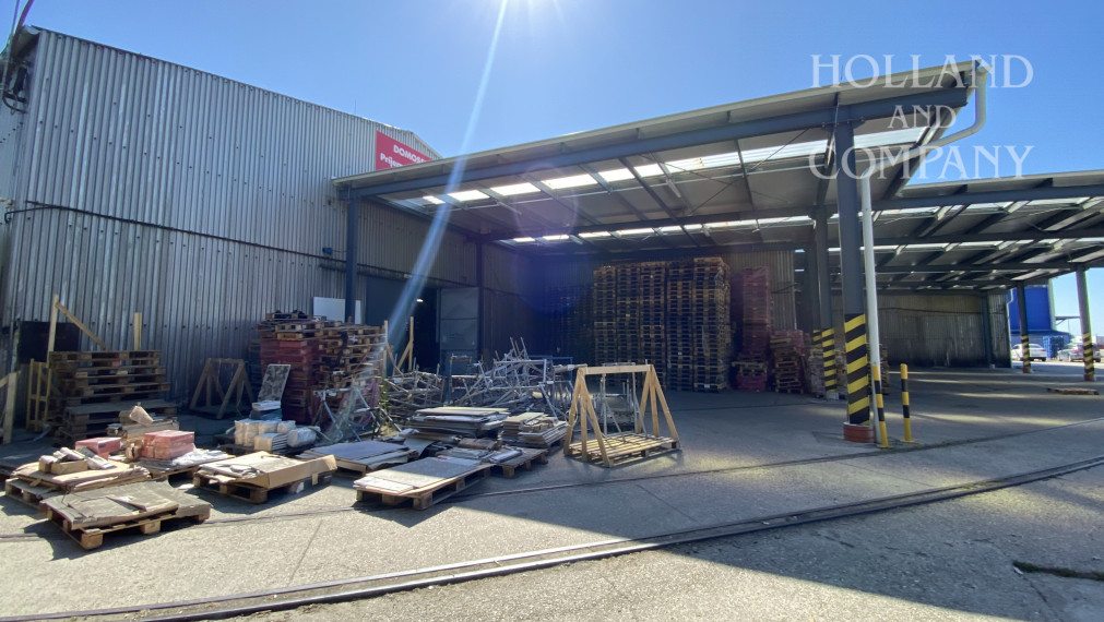 Lagerfläche im Dorf Madunice, 5000 m²