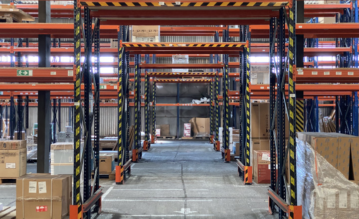 Lagerfläche im Dorf Madunice, 5000 m²