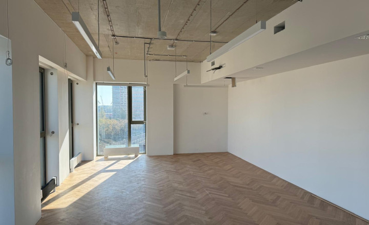 Moderná kancelária na prenájom v Zwirn Office 90m2, 3x park - fotografia 17