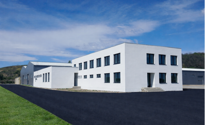MODERNE PRODUKTIONS- UND LAGERHALLE | 11.000 m² in Gemer - fotografia 1