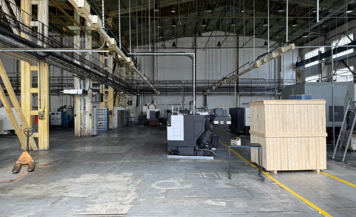 Produktions- und Lagerhalle mit Brückenkran zum Verkauf – Trenčín - fotografia 3